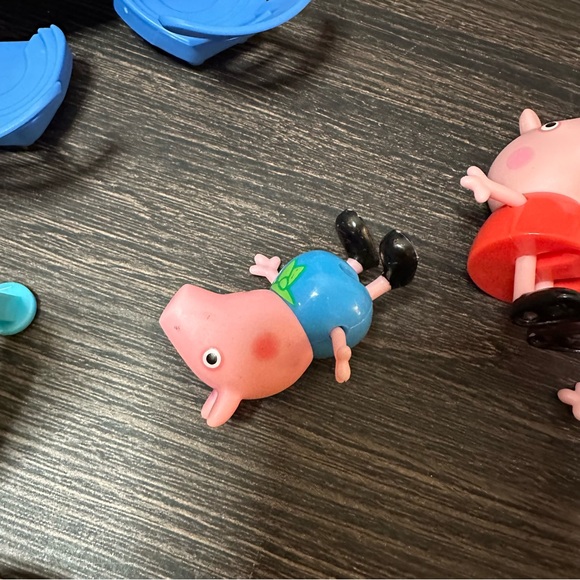 Peppa Pig All Around Town Playset Track Parts with School and Car Lot - Picture 9 of 12